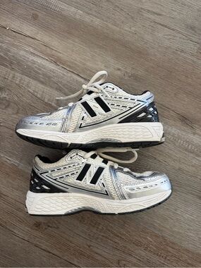 New Balance Silver White Athletic Running Shoes